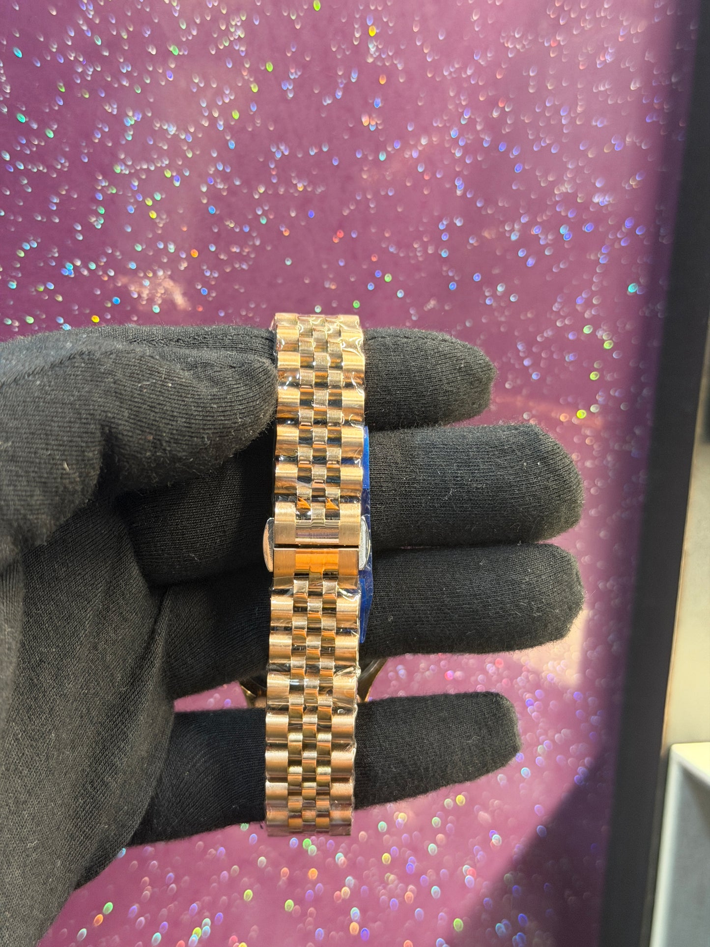 VERSACE - LADIES WATCH - ROSE GOLD CHAIN WITH WHITE DIAL