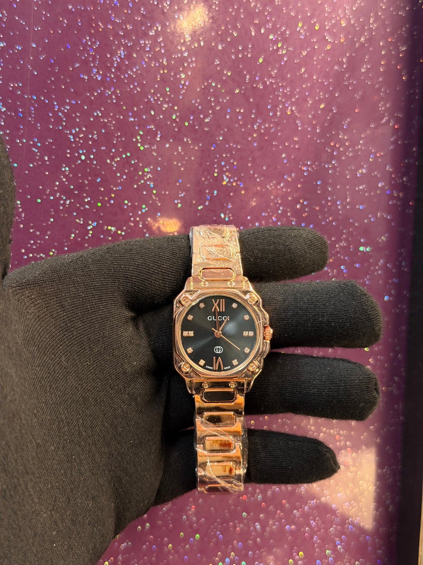 GUCCI - LADIES WATCH - ROSE GOLD COLOUR CHAIN WITH BLACK DIAL