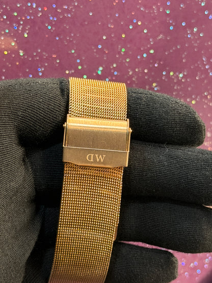 DW - NO.7347 LADIES WATCH MESH CHAIN BIG DIAL