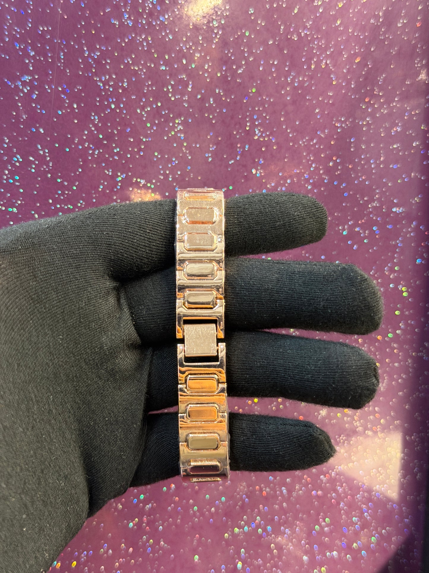 GUCCI - LADIES WATCH - ROSE GOLD COLOUR CHAIN WITH BLACK DIAL