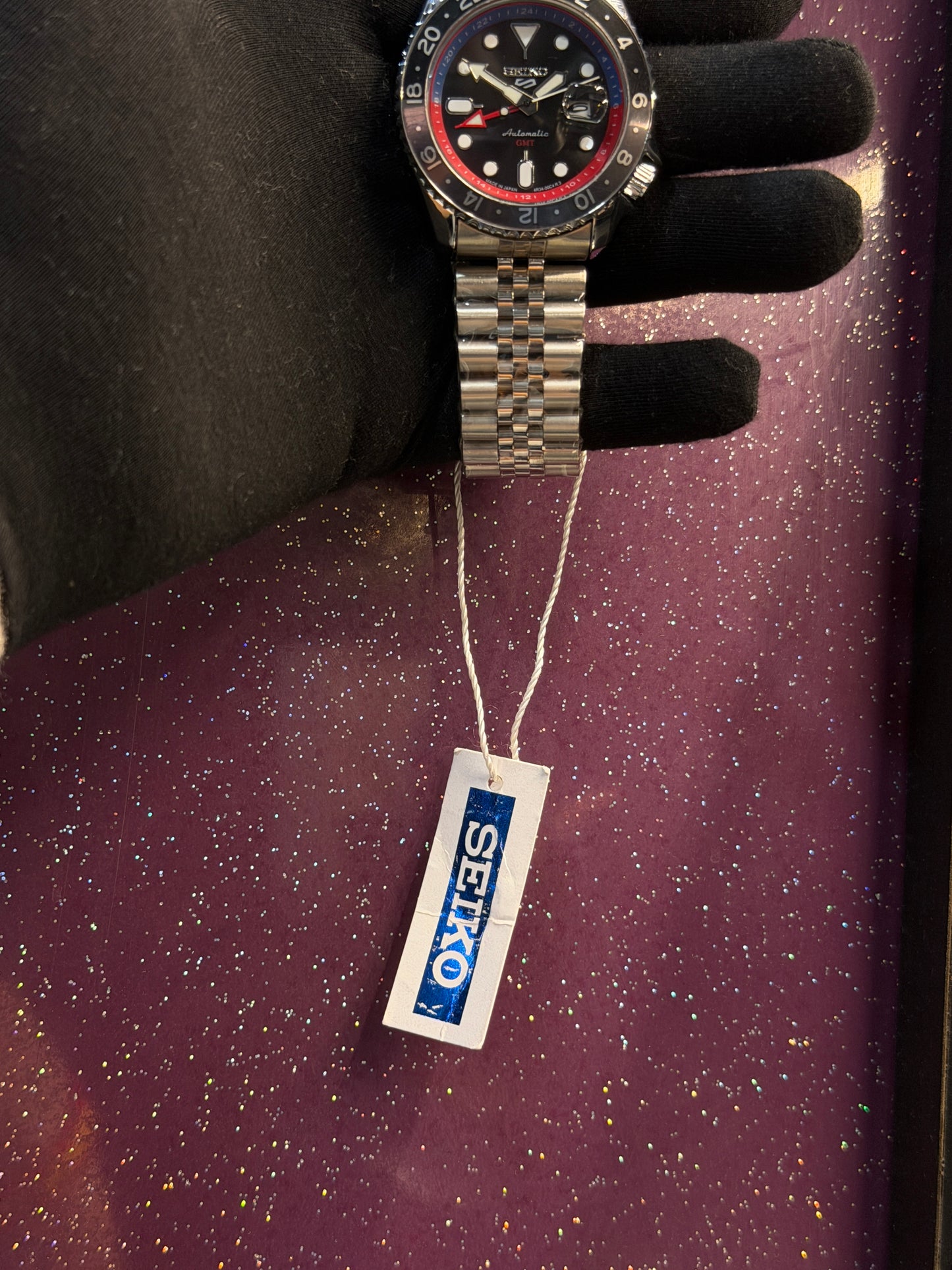 SEIKO GMT SPORTS - MEN'S WATCH - MOVABLE BEZEL -SWISS MOVEMENT- SILVER CHAIN - QUARTZ