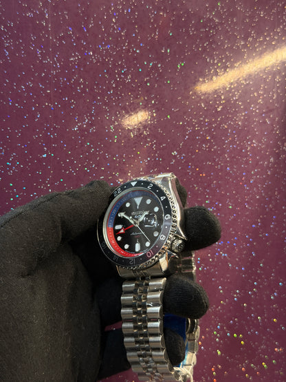 SEIKO GMT SPORTS - MEN'S WATCH - MOVABLE BEZEL -SWISS MOVEMENT- SILVER CHAIN - QUARTZ