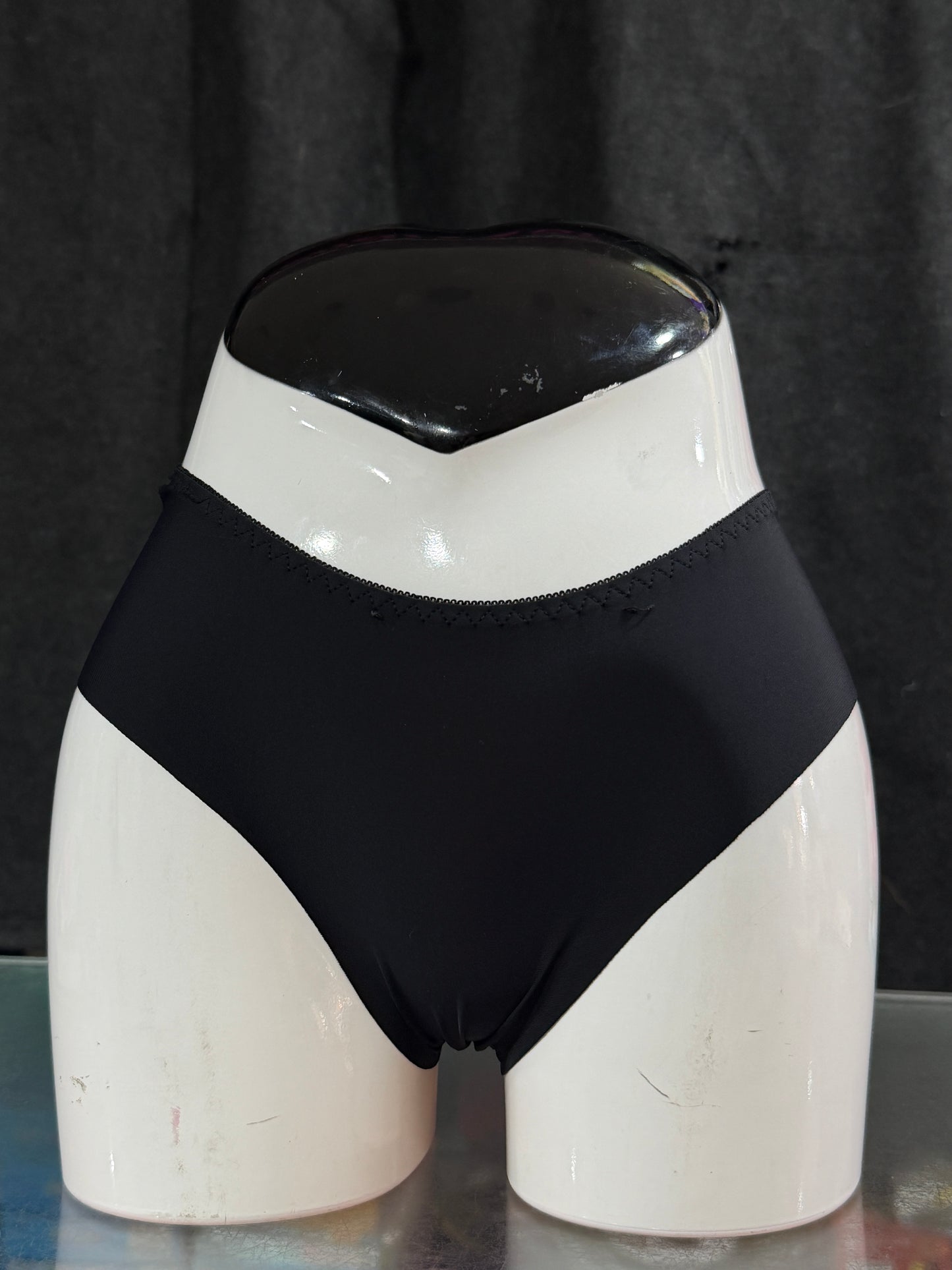 BACK NETTED PANTY - SEAMLESS MODAL FABRIC - BLACK COLOUR